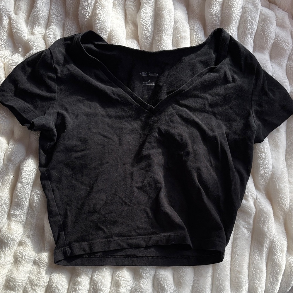 wild fable Black V-Neck Short Sleeve Cropped Tee